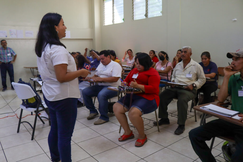 Formación social Ayudando a Quienes Ayudan FGK - 7