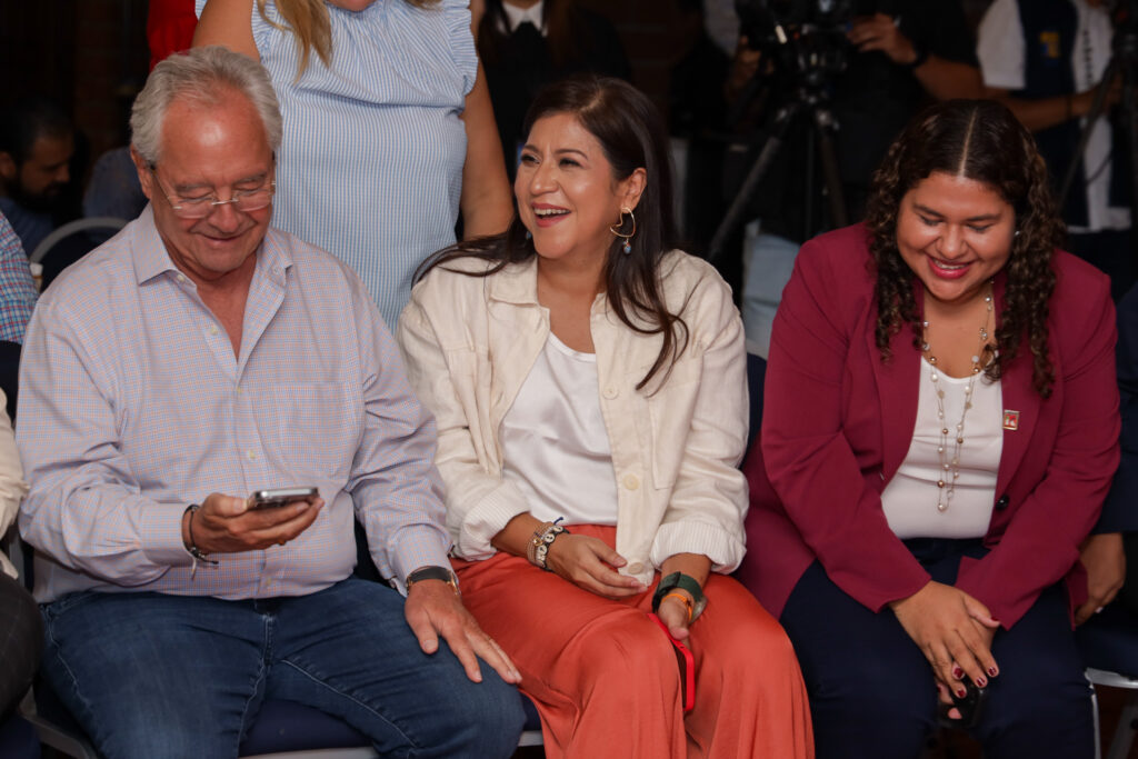 Noticias programa ayudando a quienes ayudan Fundación Gloria Kriete FGK
