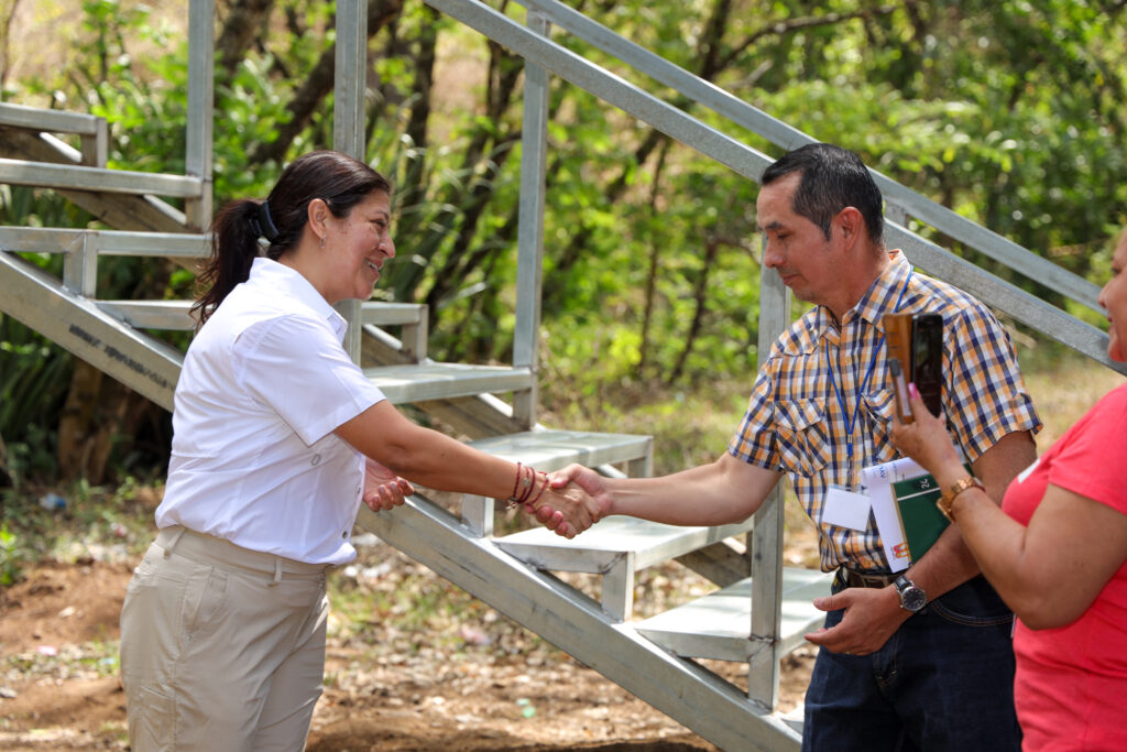 Inauguración ADESCO El Esfuerzo-8